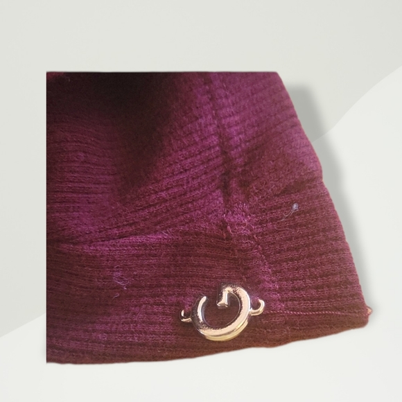 Guess Maroon Tshirt - Picture 4 of 4